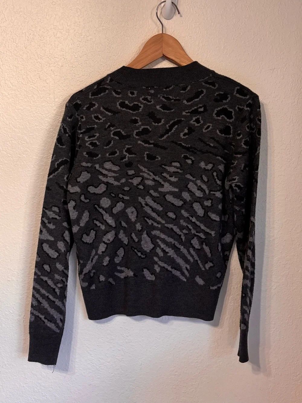Heartloom 1/4 Button Leopard Pullover Small - Picture 6 of 6